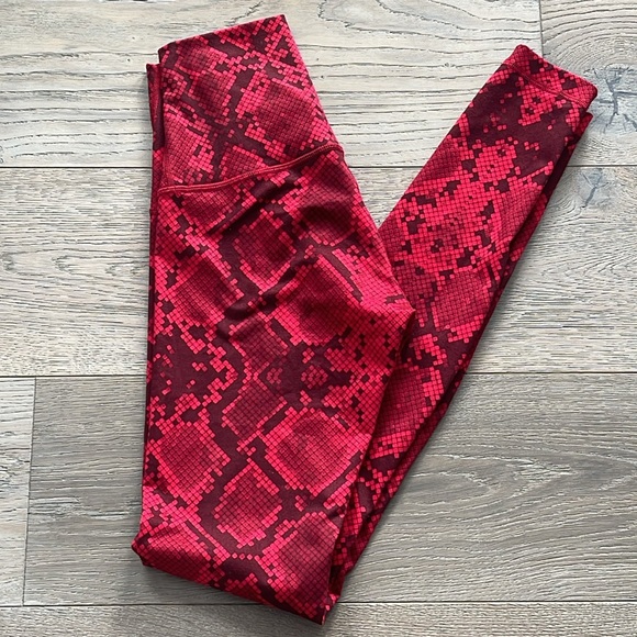 Lululemon Align Red and Black Animal Python Print 28” Leggings-Size 4 - Picture 6 of 8